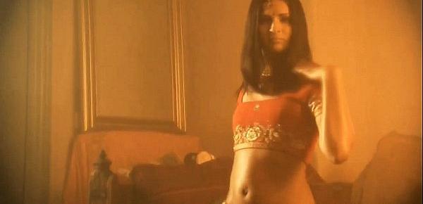  Sexy Indian Babe Is So Exciting
